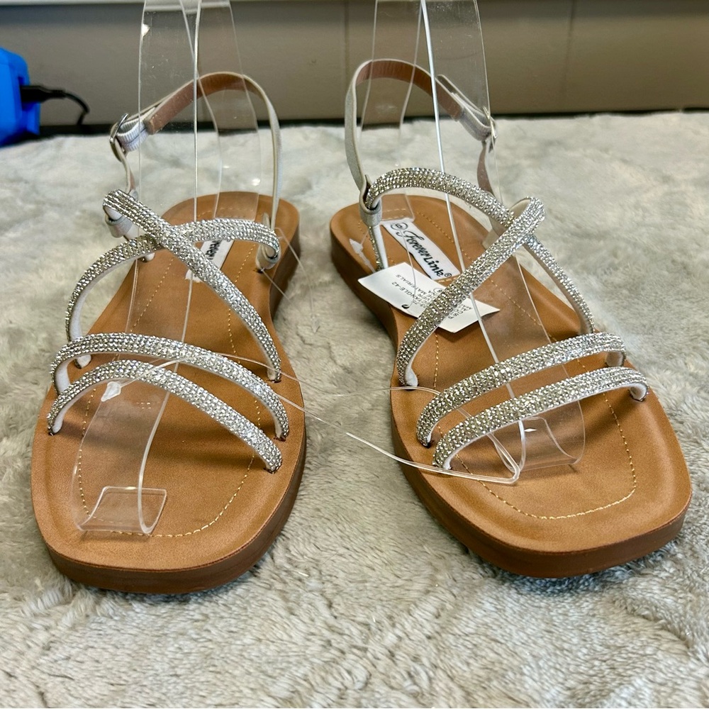 Forever Link Sz 6 Silver Glittery Strappy Sandals NWOT